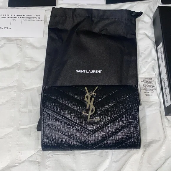NWT Saint Laurent Monogramme Card Case V Flap - Picture 3 of 16